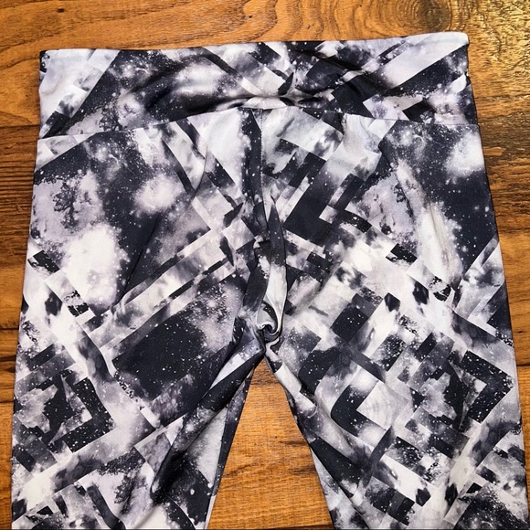 Onzie | Space Galaxy Chevron Leggings - Picture 3 of 8